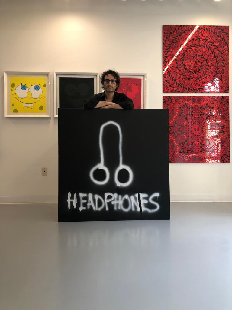L'artista Antonino Siragusa alla Lux gallery espone headphones