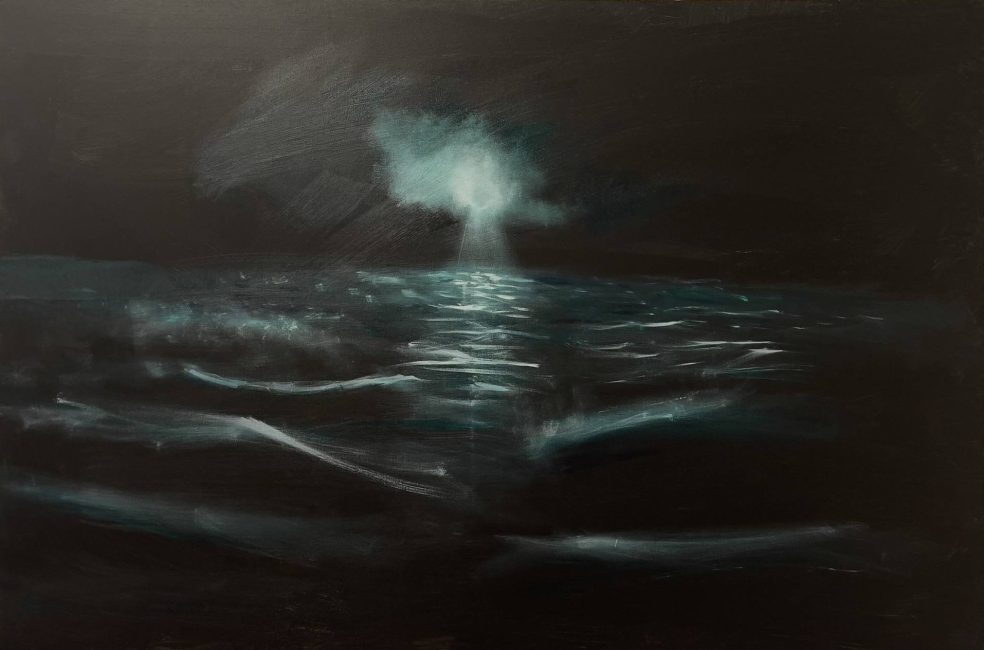 Dipinto che rappresenta il chiarore della luna che si riflette sulle onde del mare, creando un'atmosfera magica e onirica.